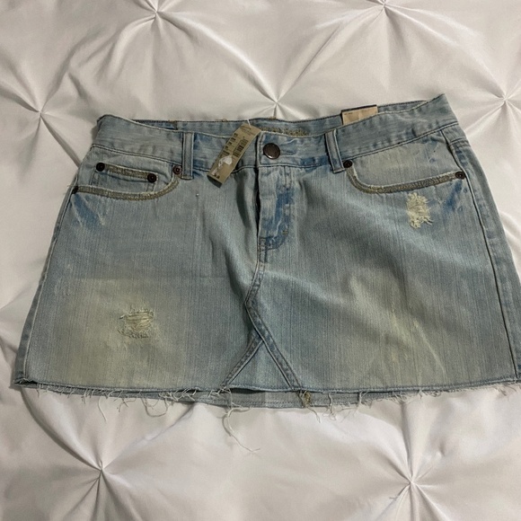 NEW American Eagle Y2k Rare Blue Issue Denim Mini Skirt Bleach 12 NEW WITH TAGS - Picture 1 of 4